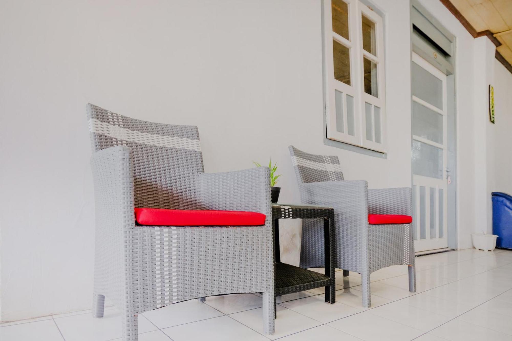 Oyo Life 2638 Hotel Raya Sarangan Eksteriør billede