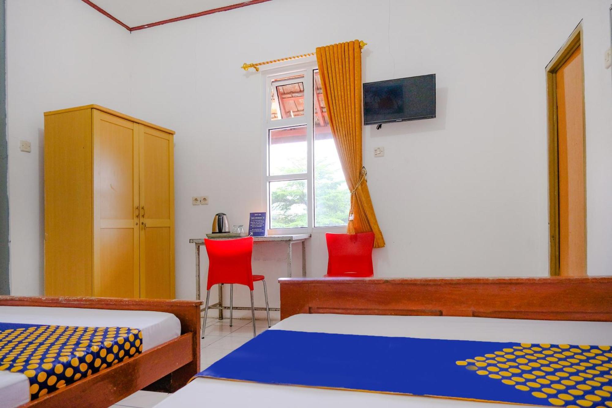 Oyo Life 2638 Hotel Raya Sarangan Eksteriør billede