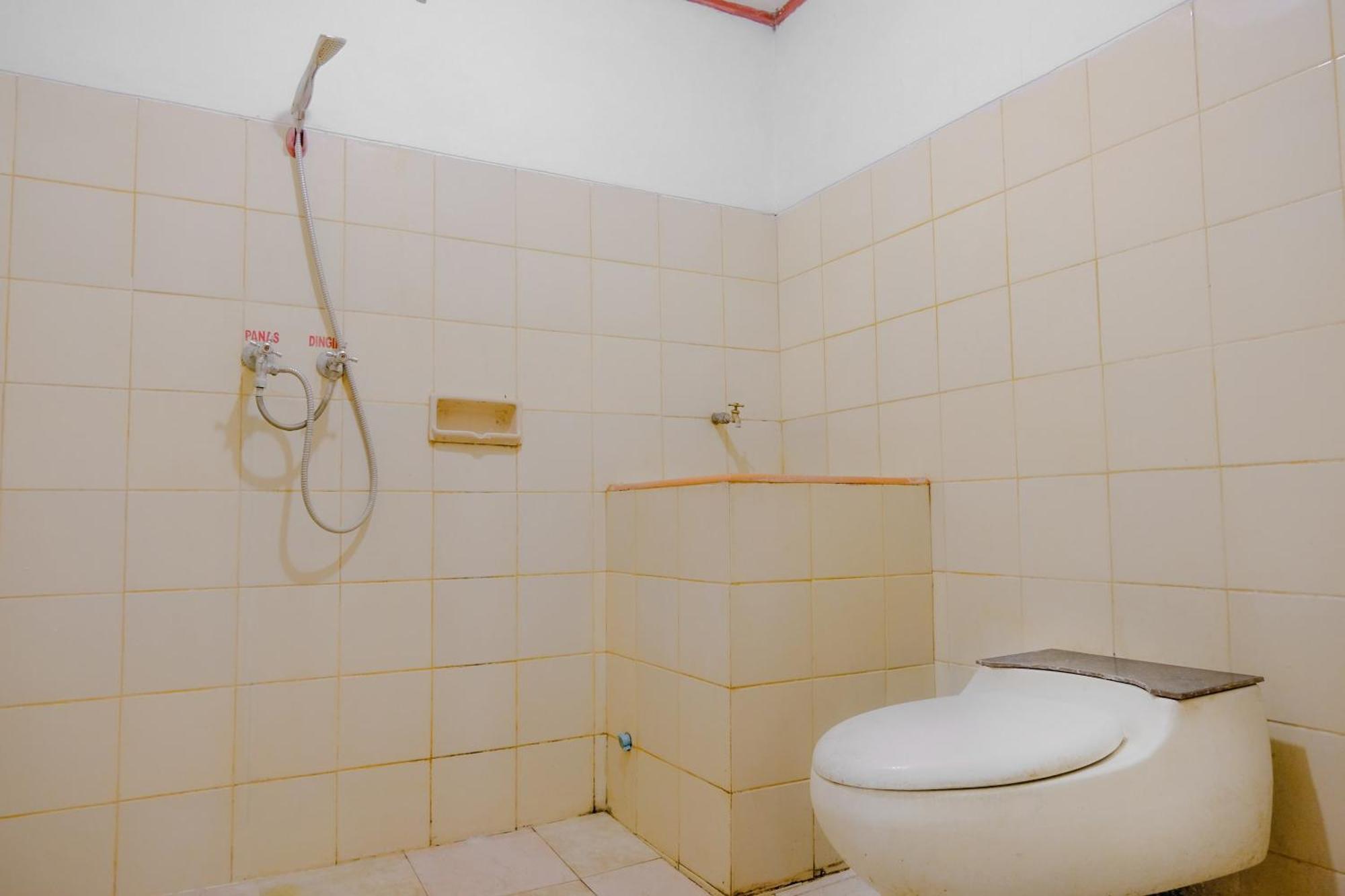 Oyo Life 2638 Hotel Raya Sarangan Eksteriør billede