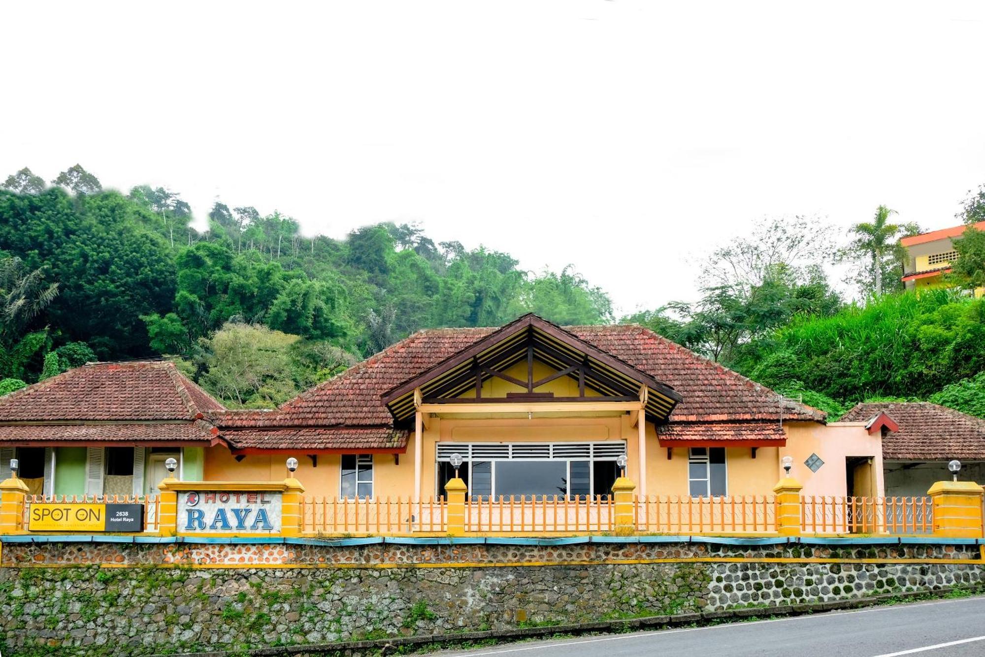 Oyo Life 2638 Hotel Raya Sarangan Eksteriør billede