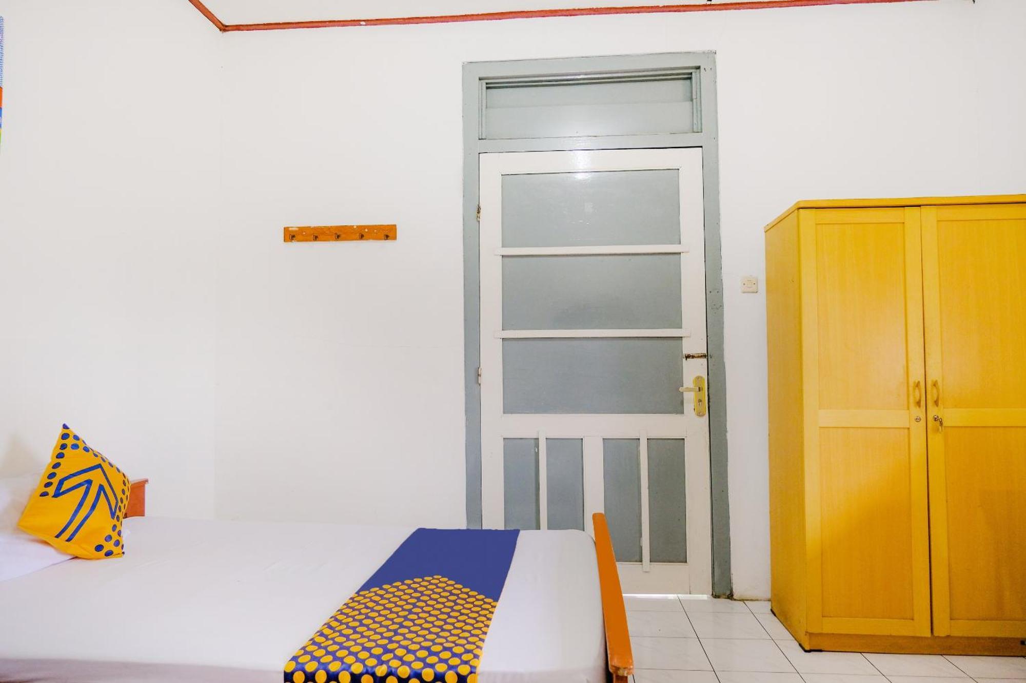 Oyo Life 2638 Hotel Raya Sarangan Eksteriør billede
