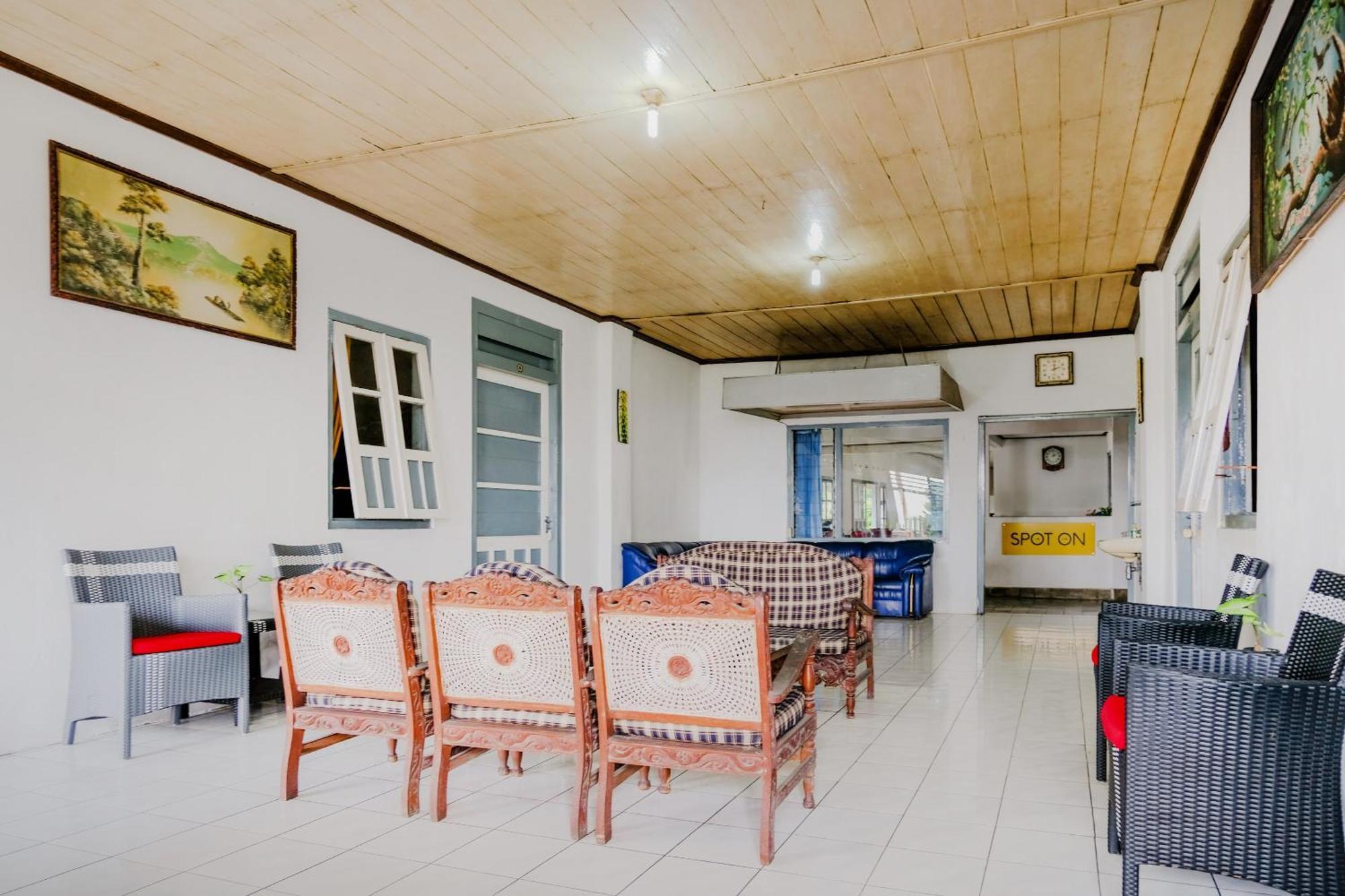 Oyo Life 2638 Hotel Raya Sarangan Eksteriør billede