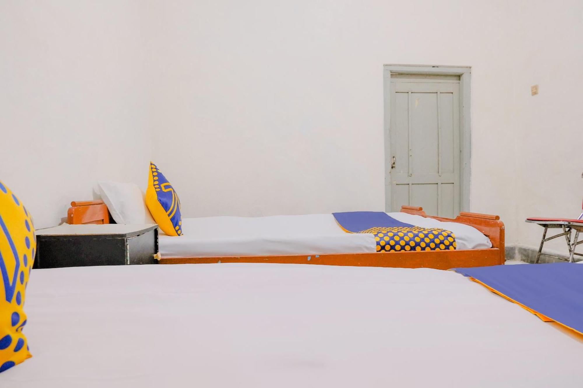 Oyo Life 2638 Hotel Raya Sarangan Eksteriør billede